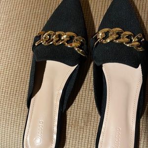 i am selling Cuccoo flats!